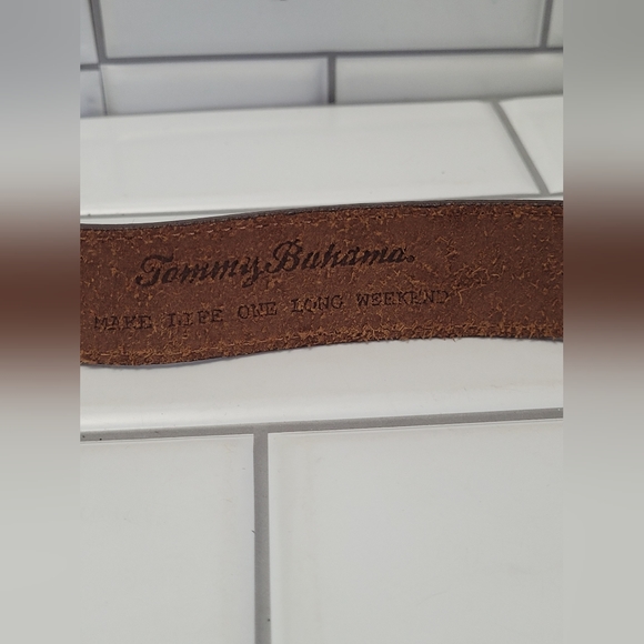TOMMY BAHAMA Men’s Unique Brown Multi Tone Leather Belt Silver Hardware 1inWSiz - Picture 4 of 11